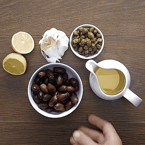 GIF Smoked salmon rolls with basil sause