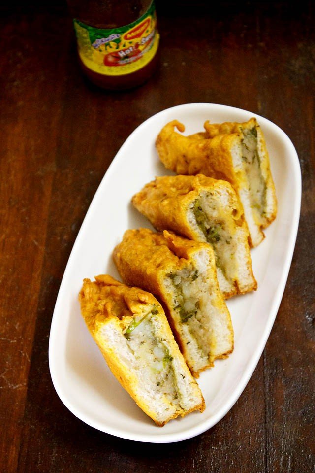 Aloo Bread Pakoda – Bread Pakora Recipe with Stuffed Potato