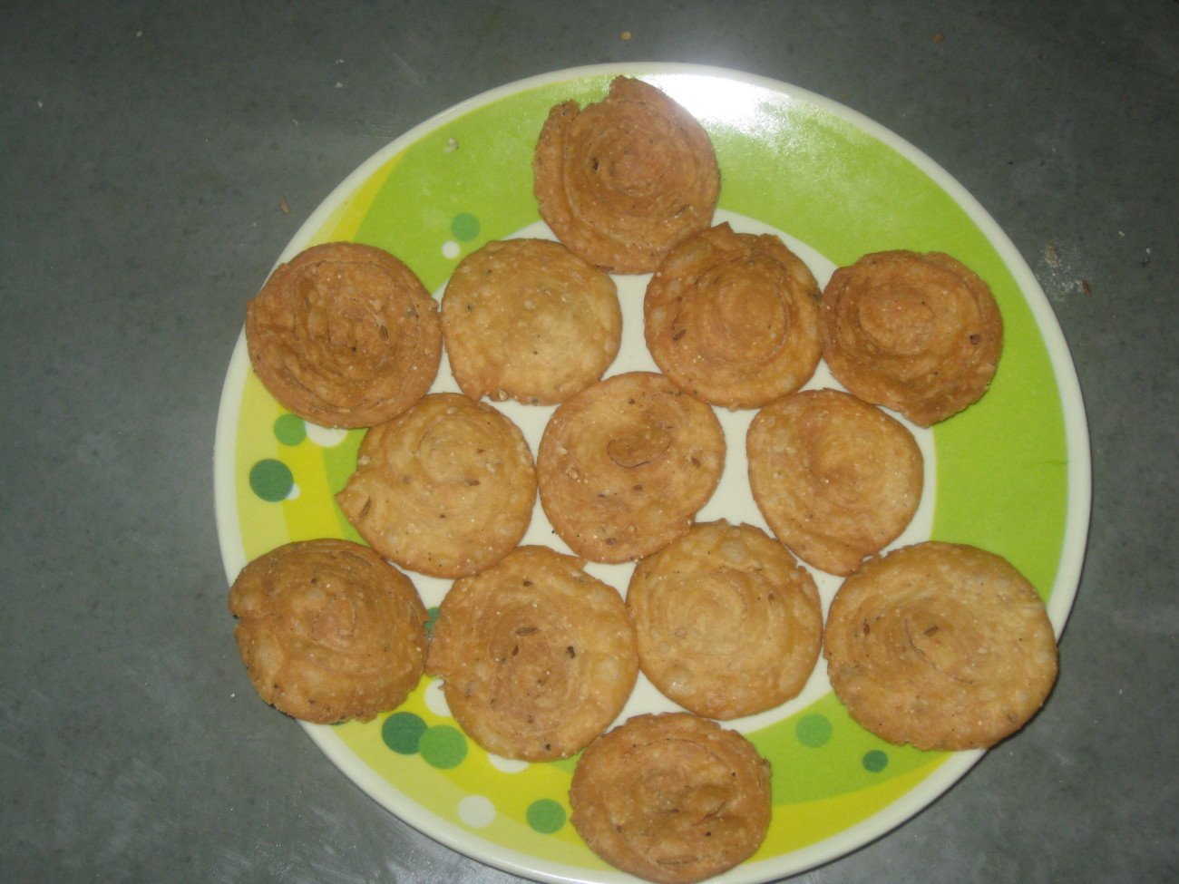 one layer Farsi Puri Recipe – Crispy Deep Fried Traditional Gujarati Mathri Recipe