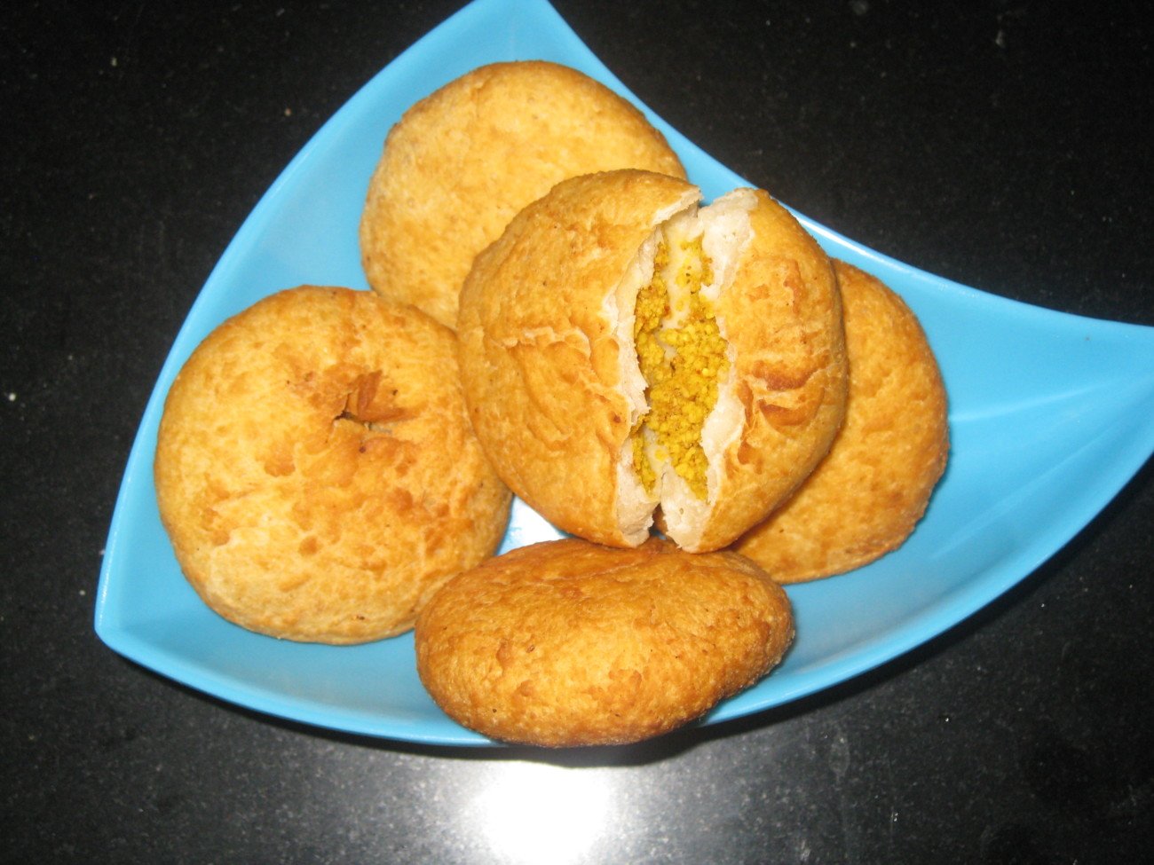kachori recipe | khasta kachori recipe | moong dal kachori recipe