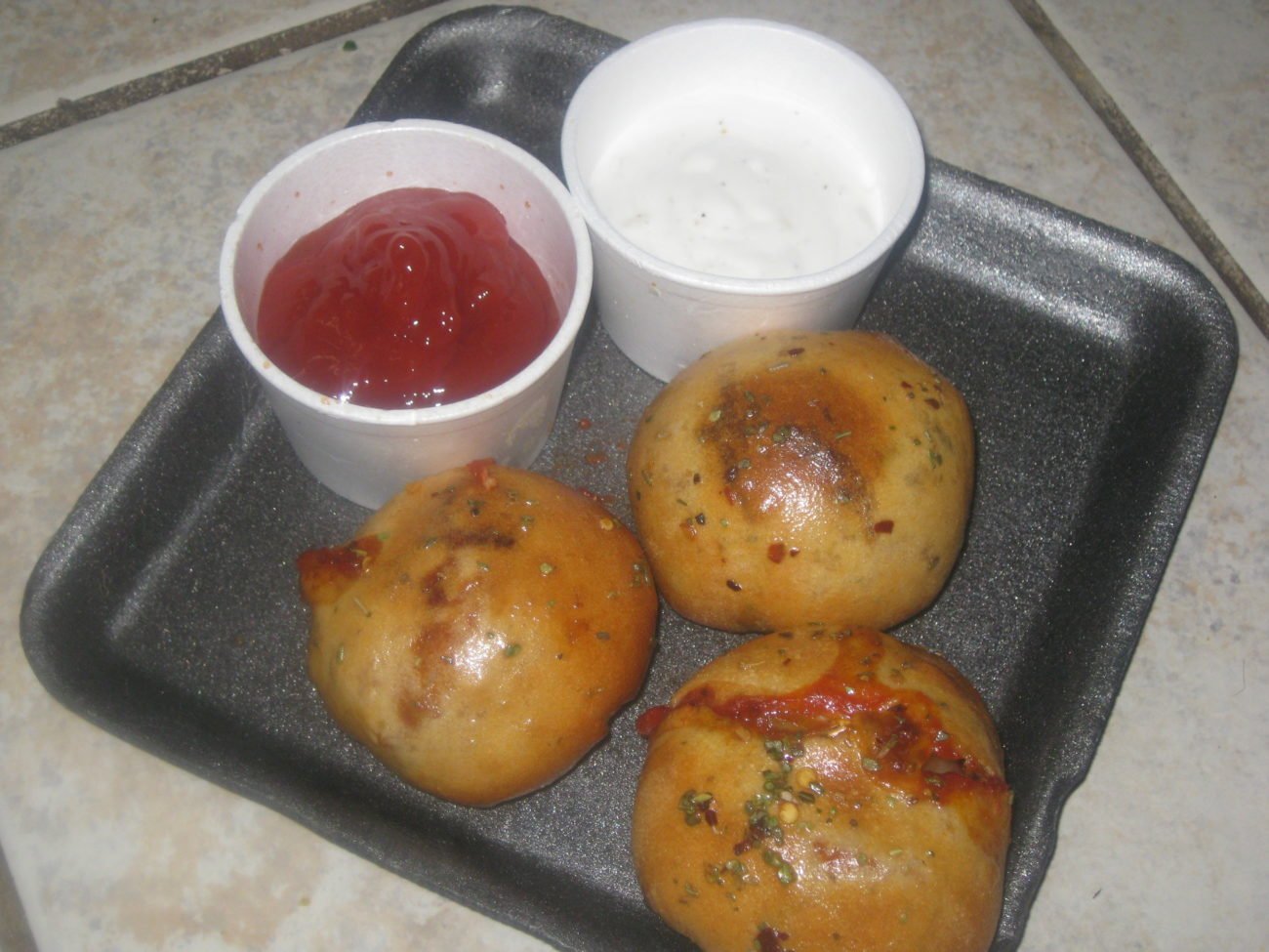 pizza bombs recipe | veg pizza bomb recipe | how to make pizza pav recipe