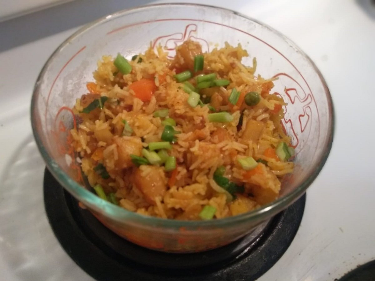 Aloo Fried Rice Recipe | masala rice | spiced rice with leftover rice | Tiffin Recipe